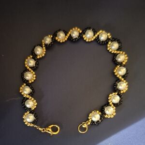 Handmade Pearls and Beads Bracelet 7.5"